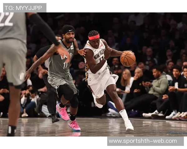 火箭客战鹈鹕登机照曝光KD羽绒服气质出众电风扇随队征战